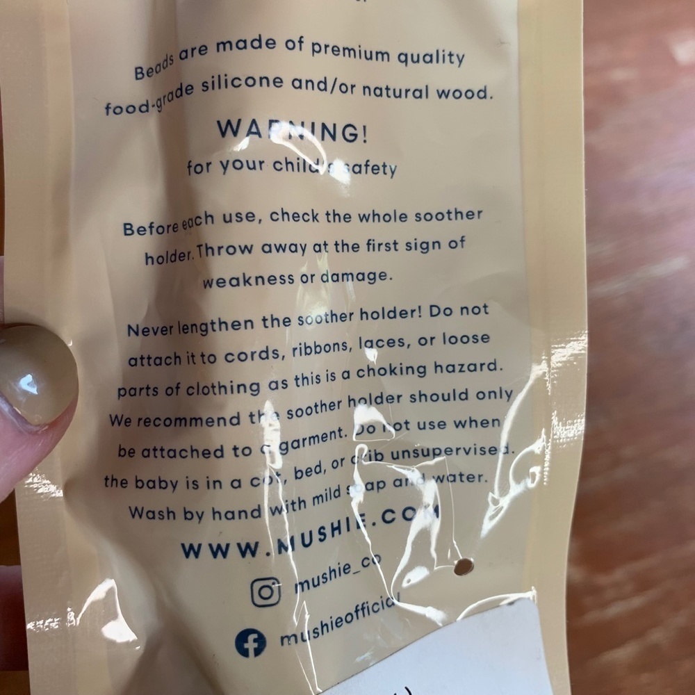 𝅺MUSHIE Baby Pacifier Clip Handmade By Moms Color Halo (Blush) New In Package - Picture 6 of 7